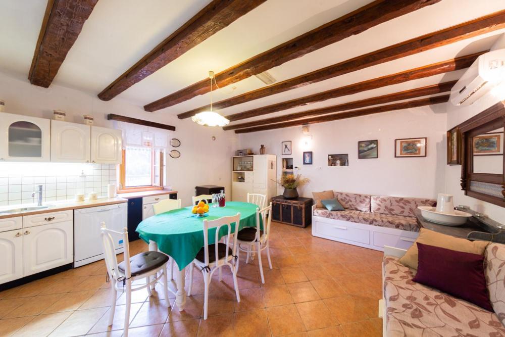 Holiday Home Burba Komiža Kültér fotó