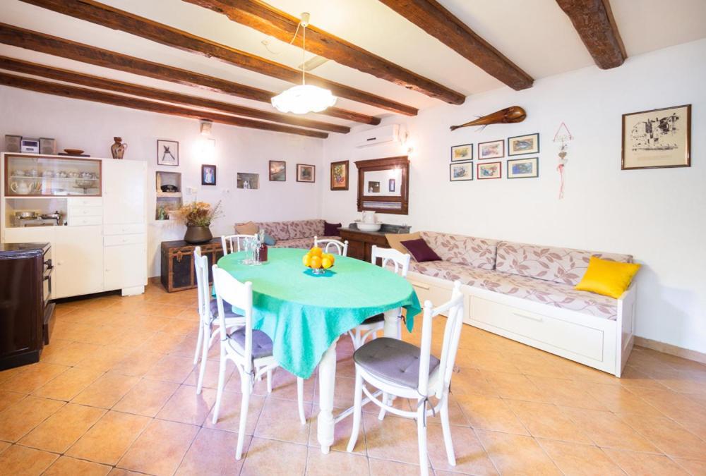Holiday Home Burba Komiža Kültér fotó