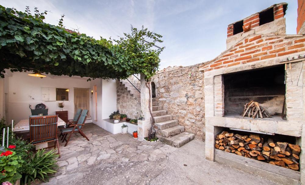 Holiday Home Burba Komiža Kültér fotó